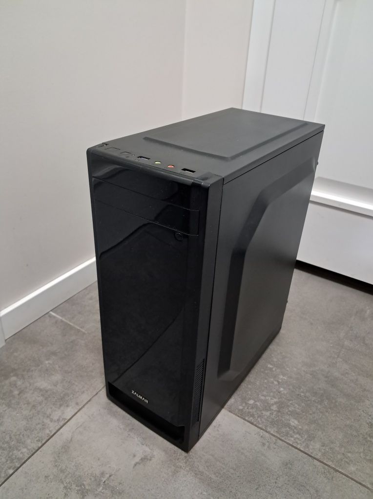 Komputer - i5, 8GB RAM, 1 TB dysk