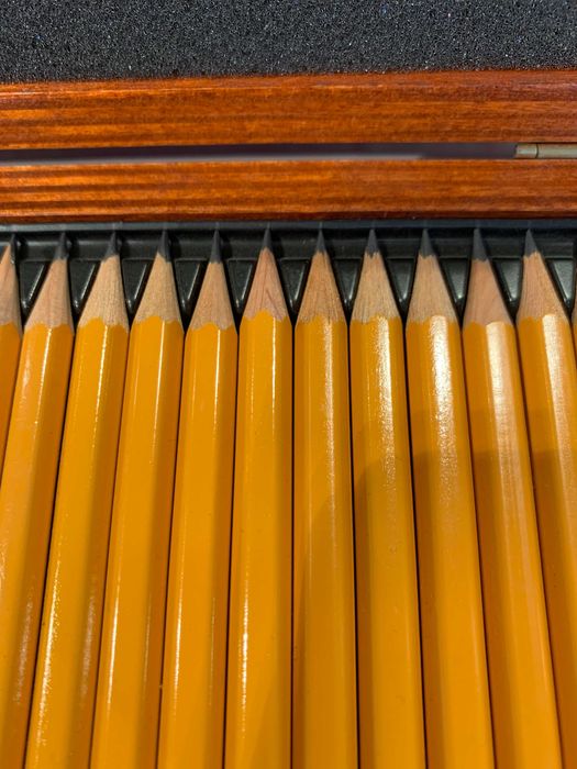 Zestaw ołówków Koh-I-Noor w kasecie drewnianej grafitowe 8B-10H 24 szt