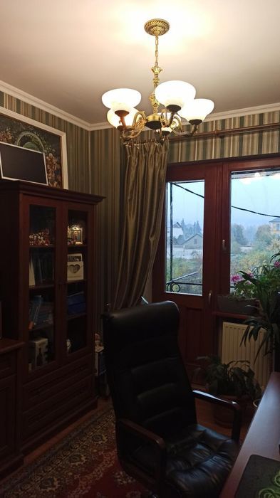 Продаж 6-ти кімнатної квартири у місті Ужгород.