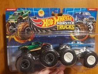 Набір із 2 машинок Hot Wheels Monster Trucks позашляховики (FYJ64)