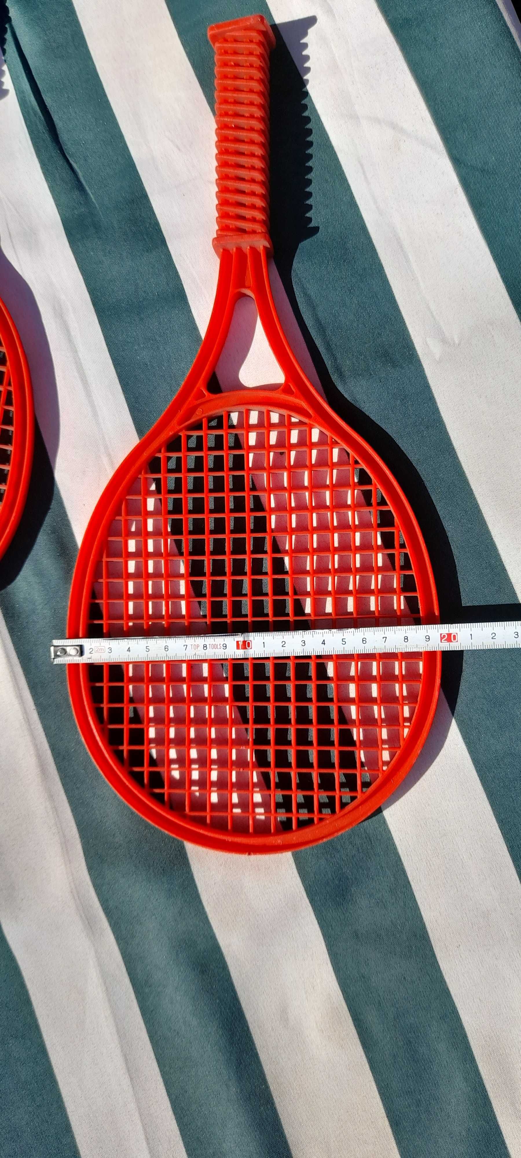 Paletki do badmintona plażowe plastikowe 10 zł za 2 sztuki.