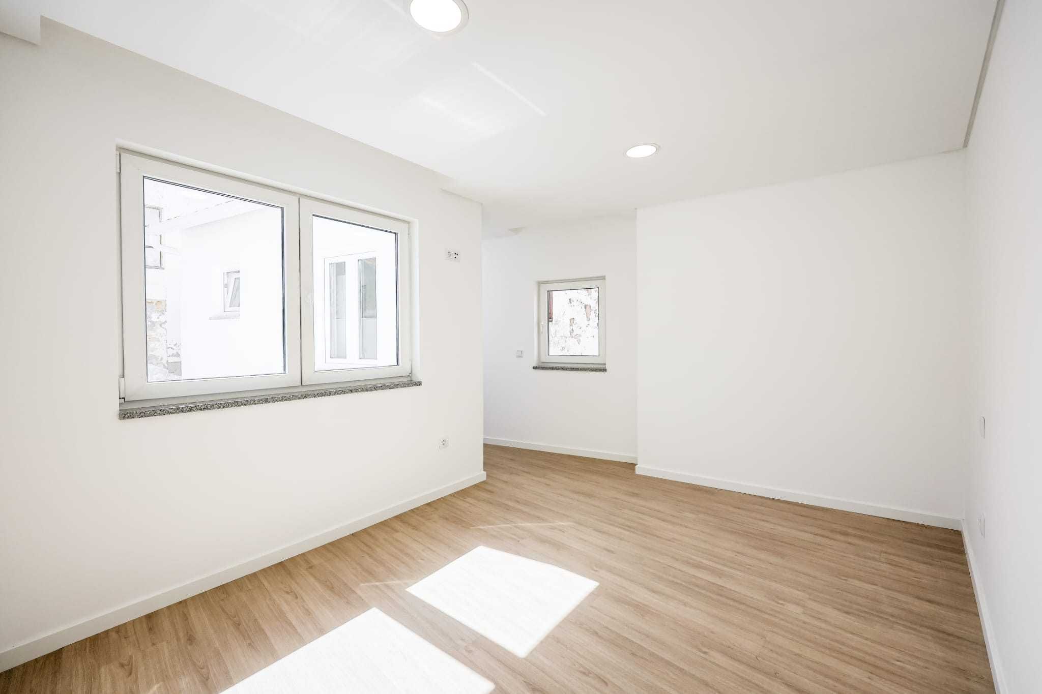 Vendo prédio com 3 apartamentos com tipologia T2+T2+T1