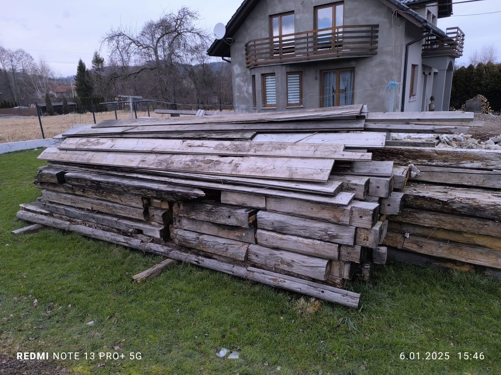 Bale z rozbiórki domu