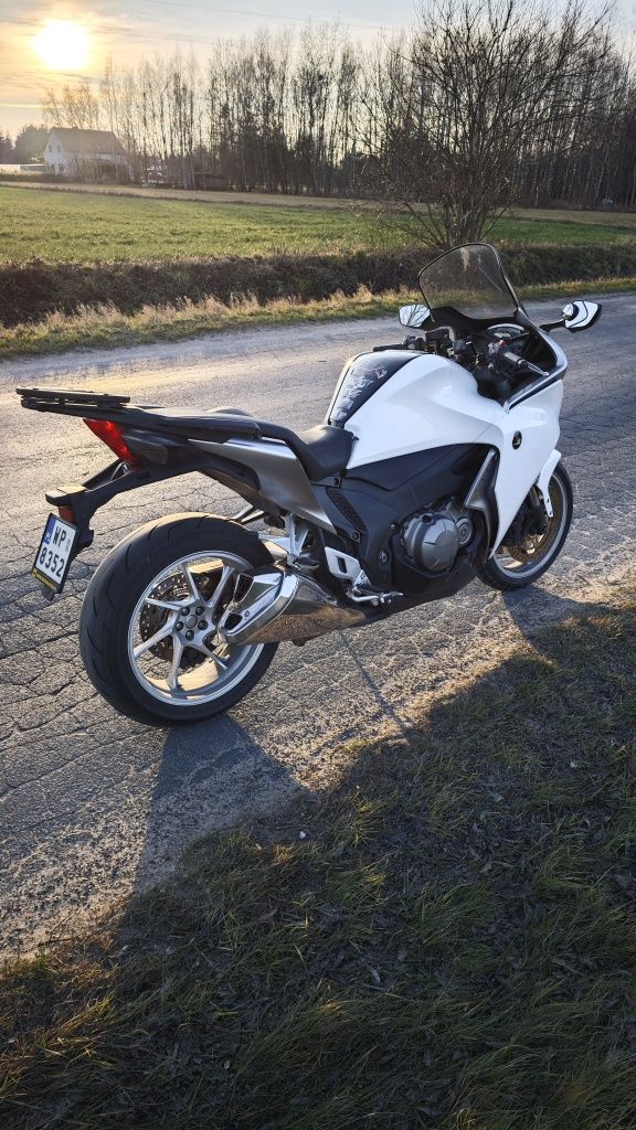 Honda VFR 1200F .