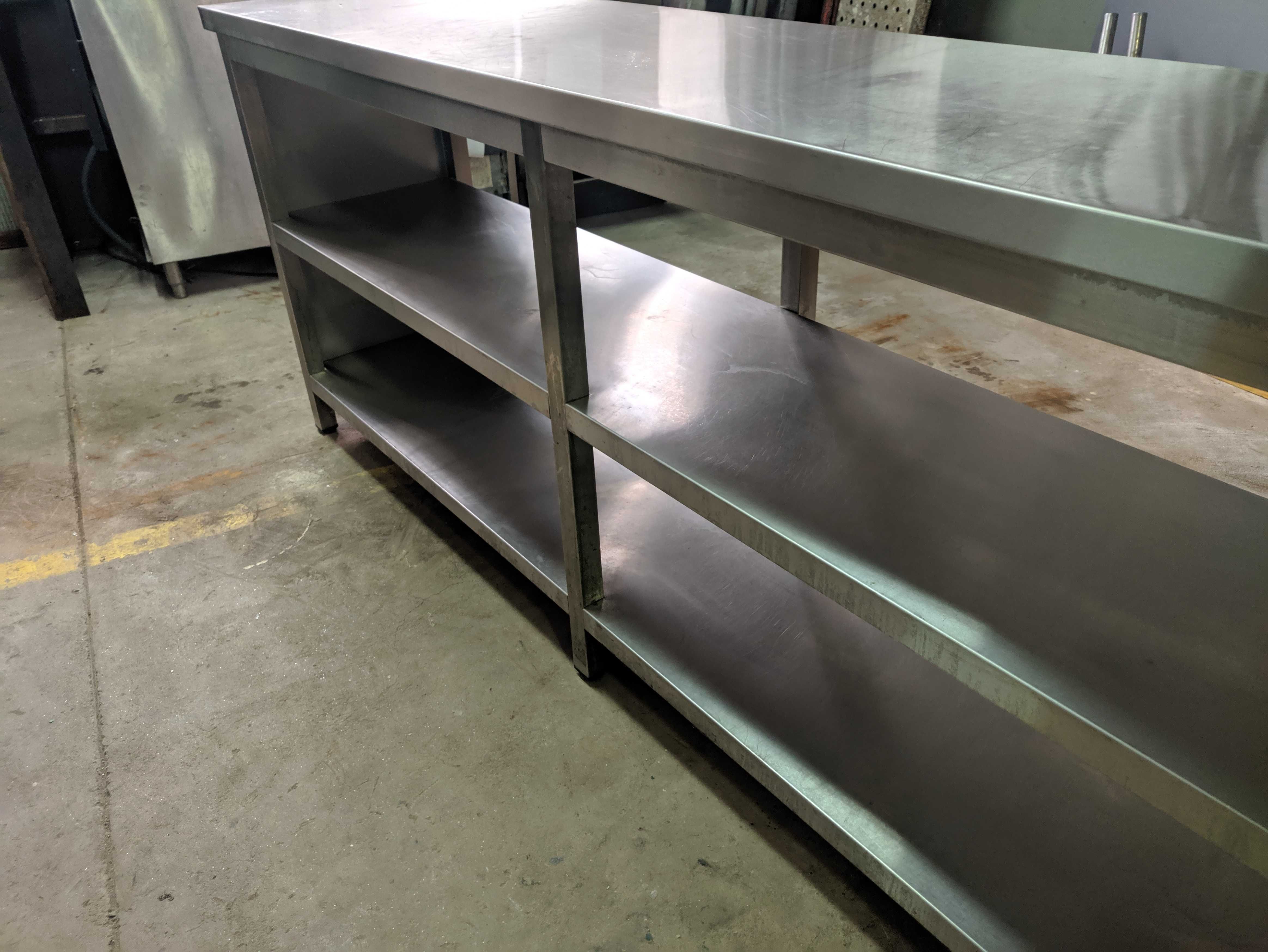 Mesa / bancada em aço inox com 2 prateleiras. 2,2m.  Como novo