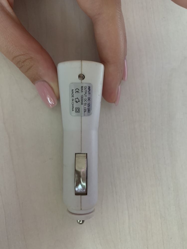 Зарядка для телефона в машину USB