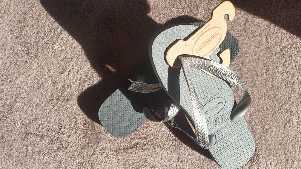 Havaianas em cinza