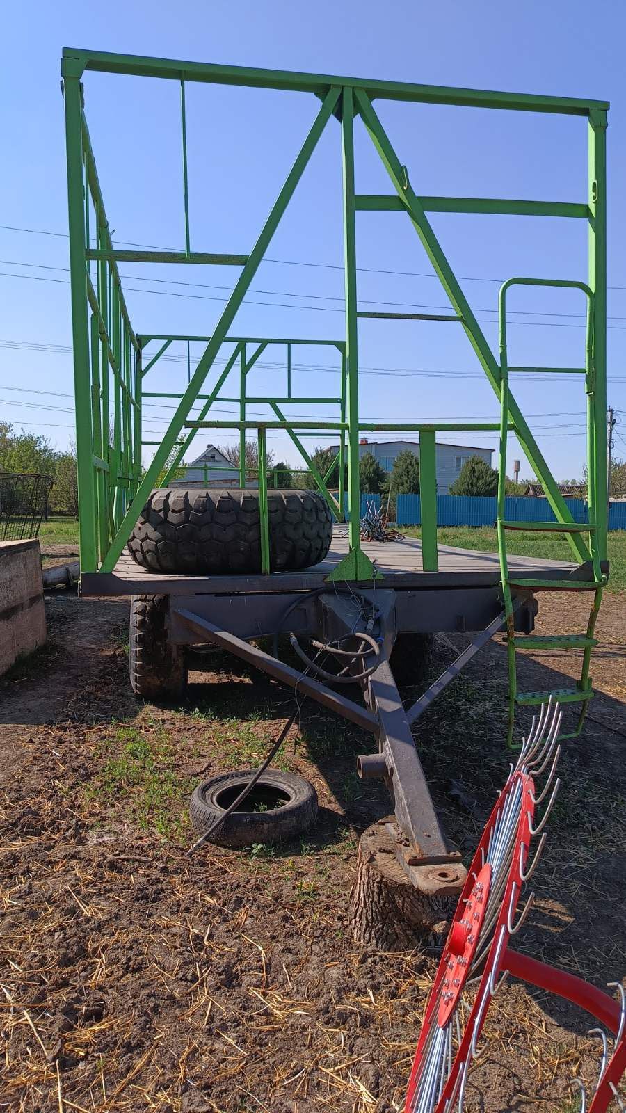 Причеп для сіна самоскидний
