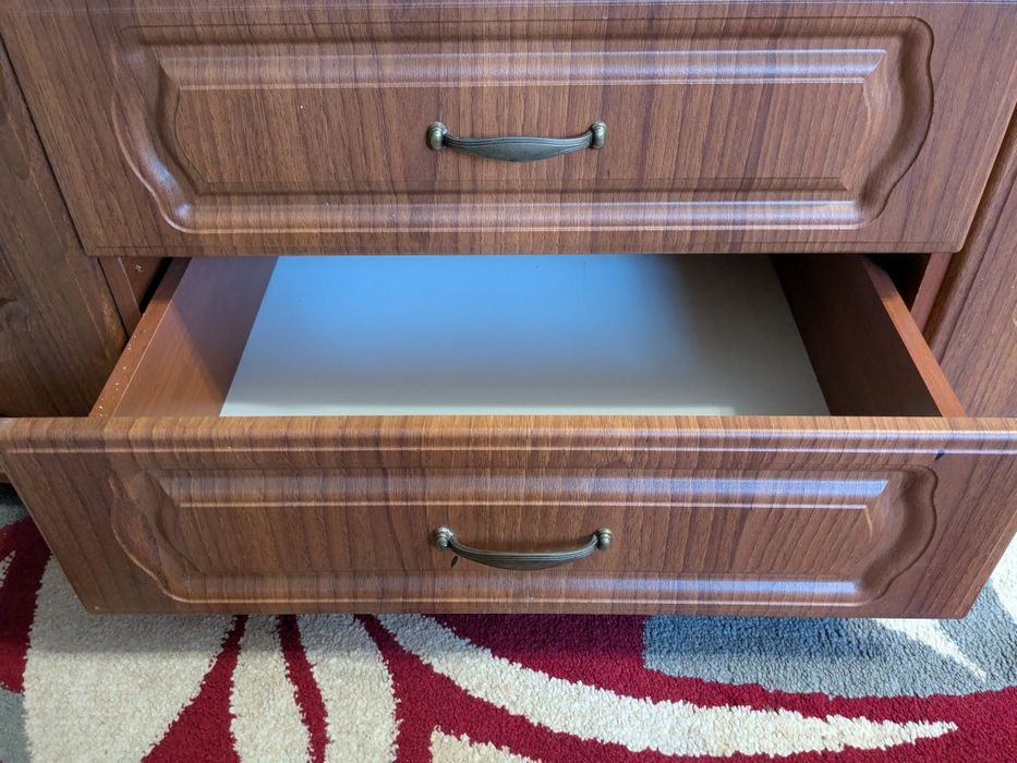 Комод коричневий