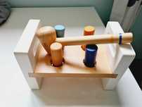 Brinquedo para martelar