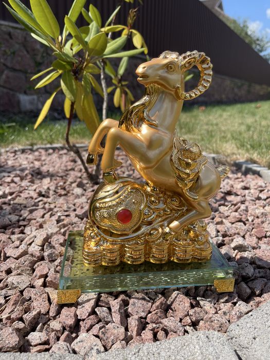 Статуетка Гірський архар. Фен-шуй статуетка Гордий, золотий баран