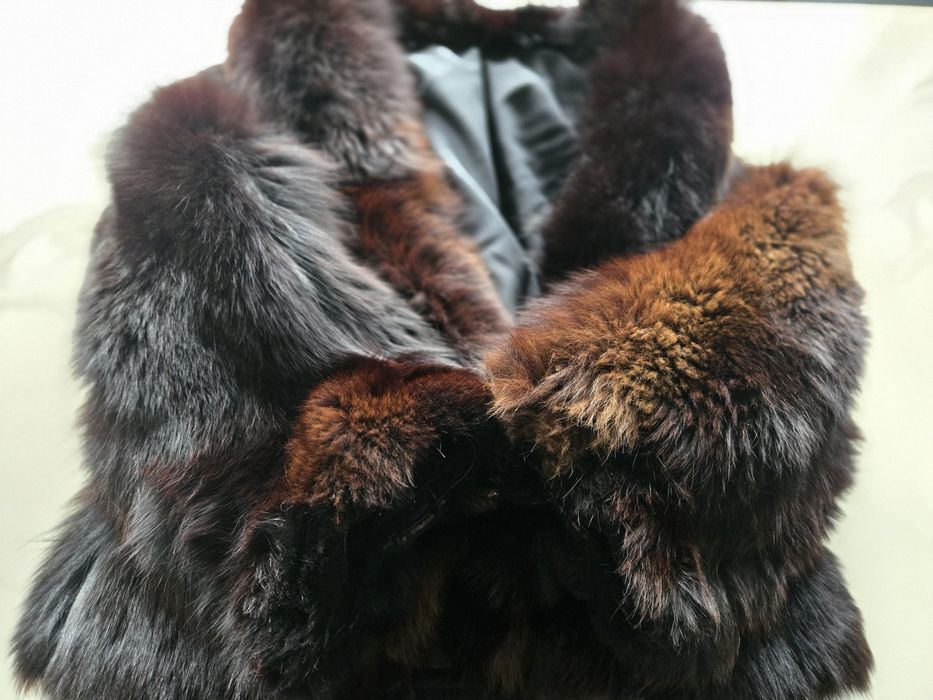 Używane futro z lisa czarne naturalne futro