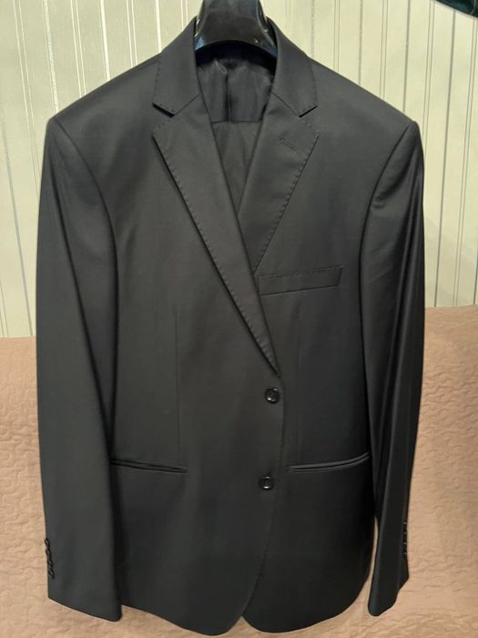 Продаю костюм