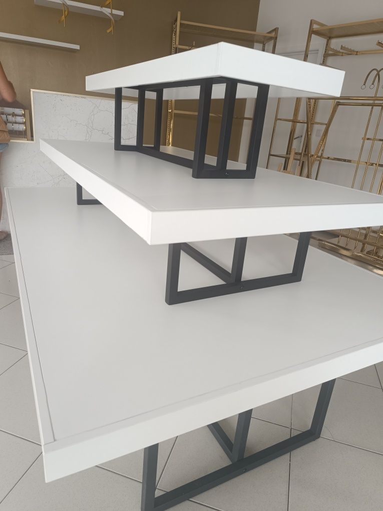 Mesa com 3 divisões para LOJA ROUPA ex.
