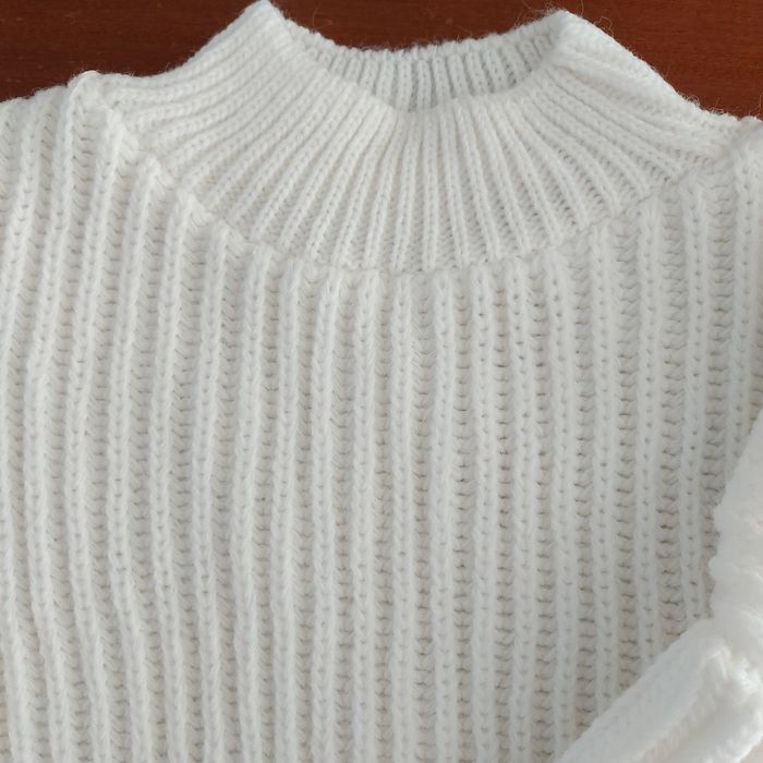 Светр подовжений, новий, білого кольору