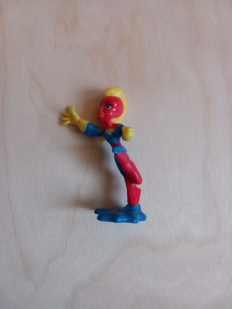 Figurka z Kinder niespodzianki- Marvel