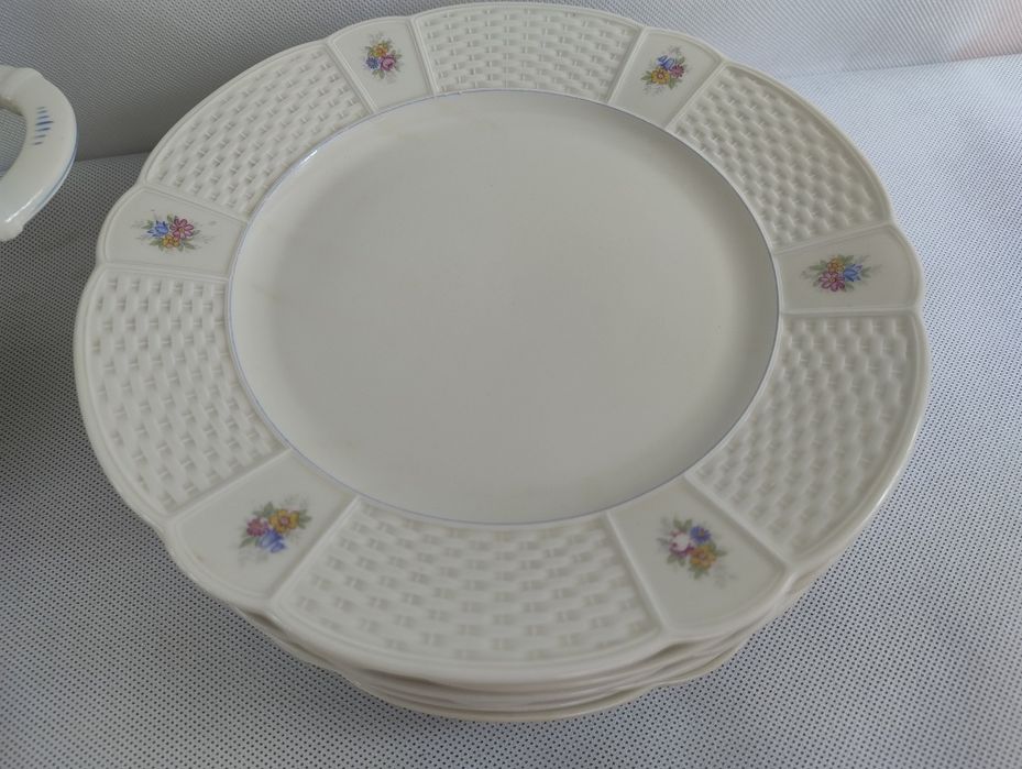 Serwis obiadowy dla sześciu osób.