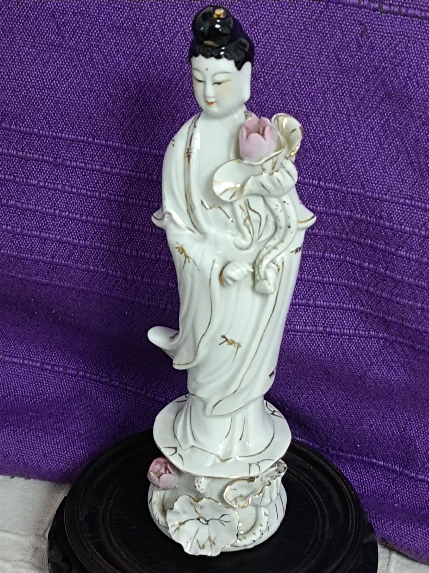 Guan Yin figurka porcelanowa .Lotos. Bogini .Chiny. Rzadkość.