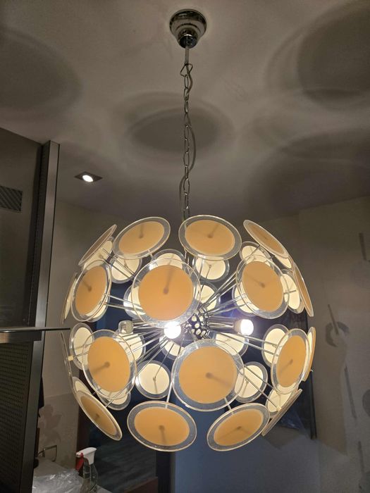 Nowoczesna lampa sufitowa – designerski żyrandol kula