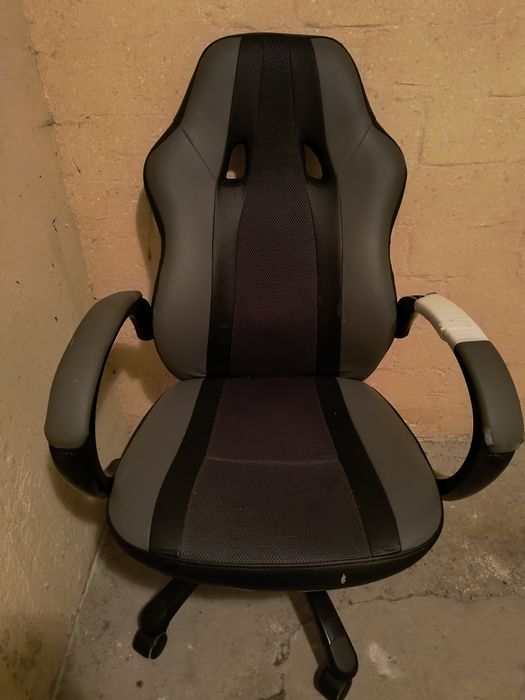 Fotel biurowy w stanie dobrym