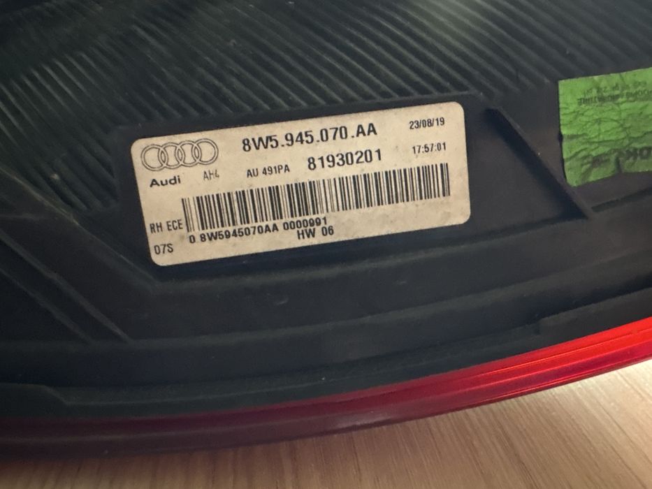 Lampa prawa tylna zewnetrzna Audi A4 b9