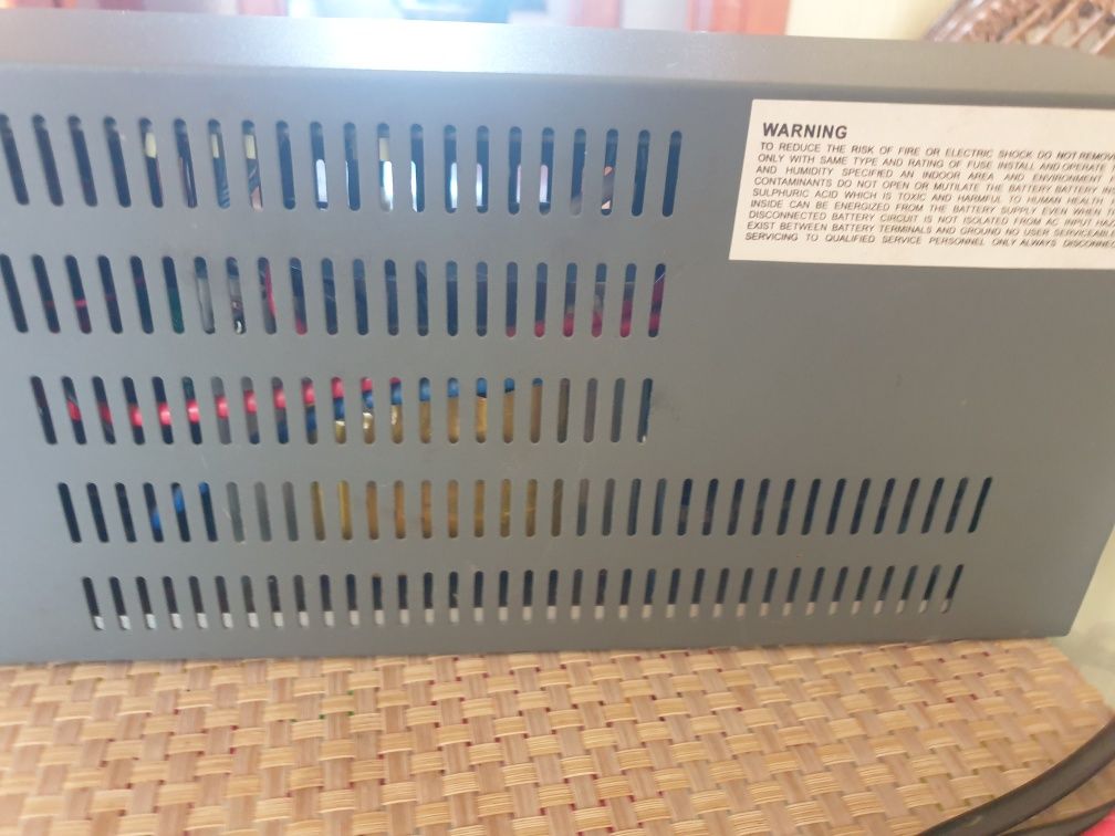 Luxeon UPS-500LU источник бесперебойного питания
