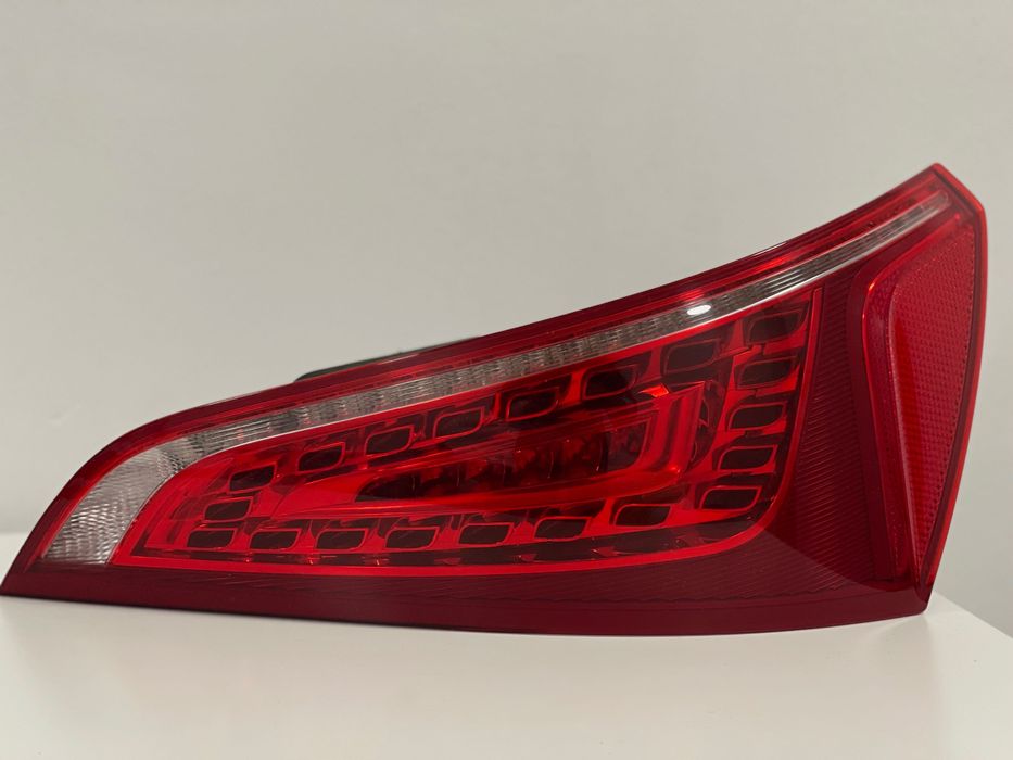 Задні фари Audi Q5 2011