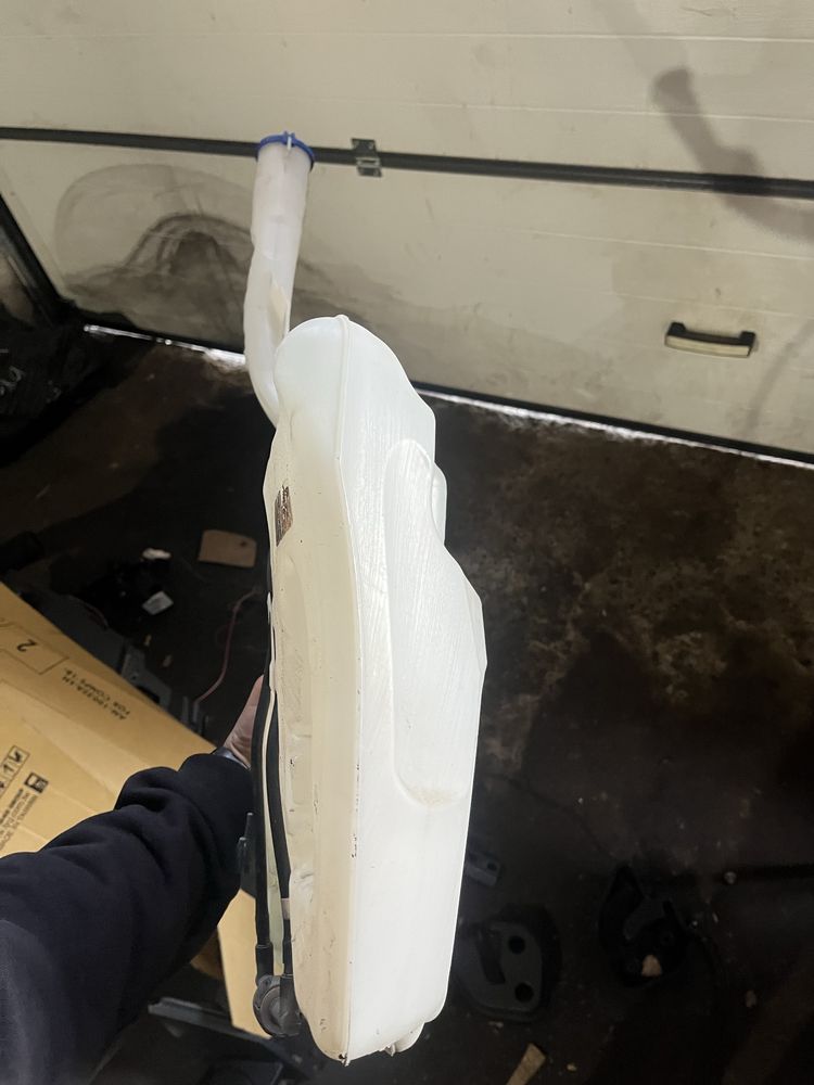 Ford ebge 15-23 рік бачок омивача