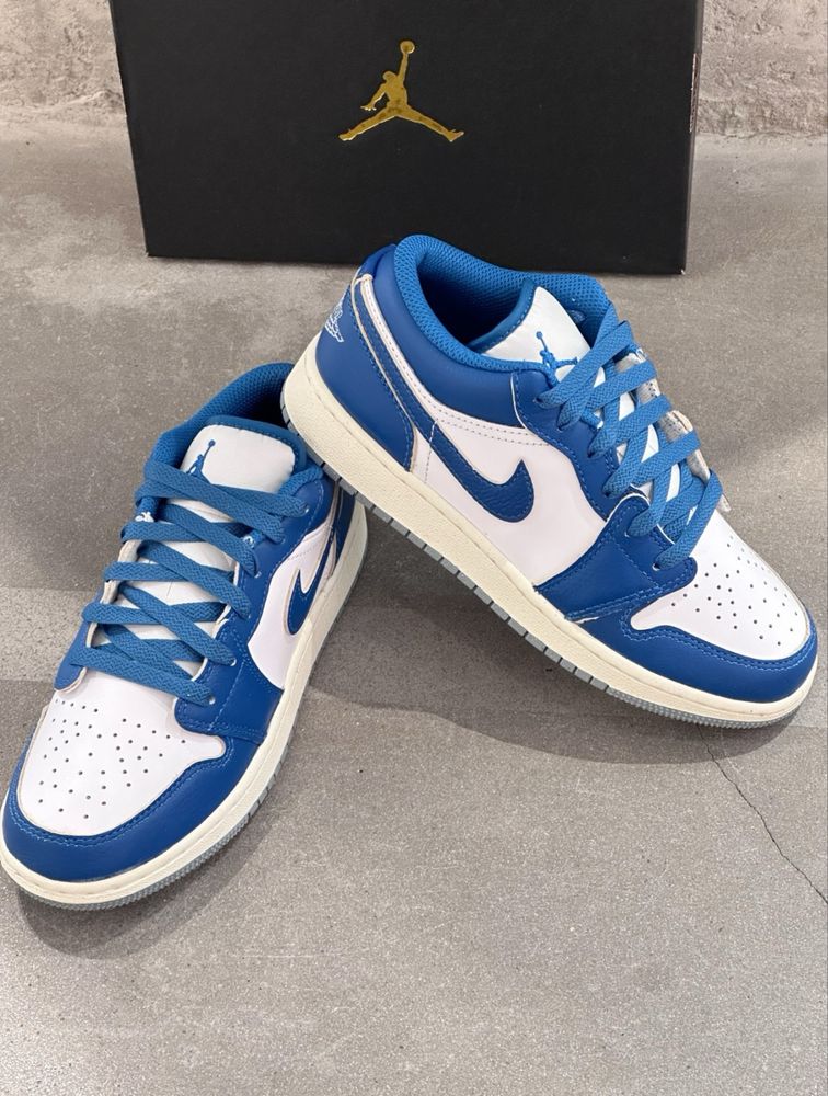 Оригінал Кросівки Nike Air Jordan 1 Low SE GS Industrial Blue сині біл