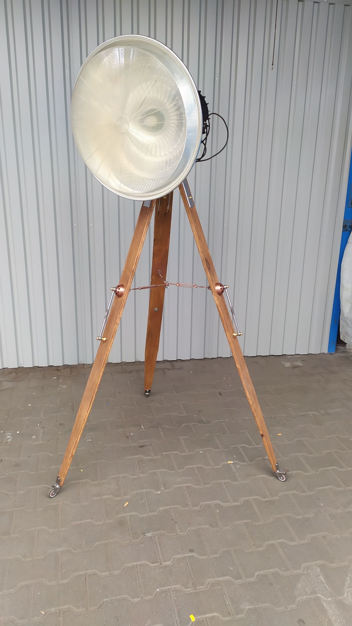 Lampa reflektor loft steampunk vintage na trójnogu vintage