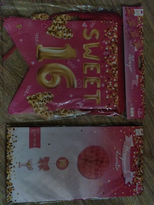 Dekoracje urodzinowe 16 lat. Girlanda, kula.