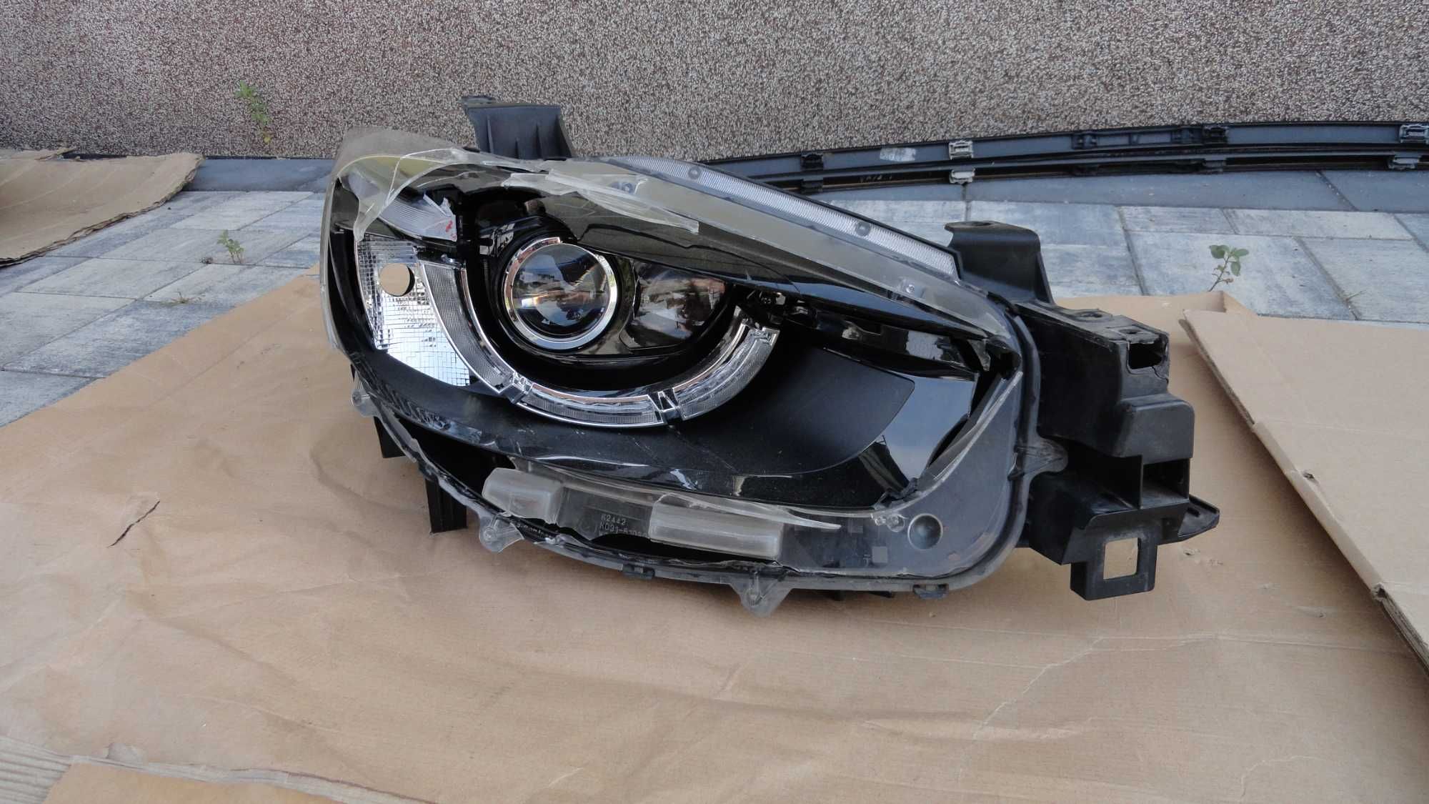 Lampa Prawa Mazda CX5 Oryginalna Uszkodzona rok 2017 Demontaż