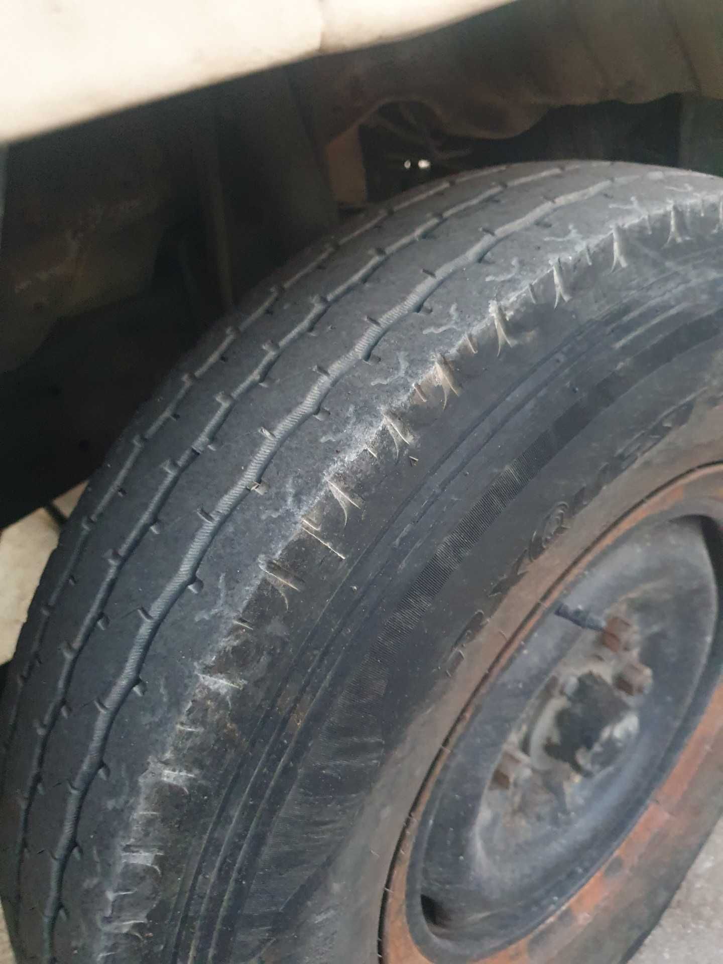 Toyota Dyna 150 caixa aberta