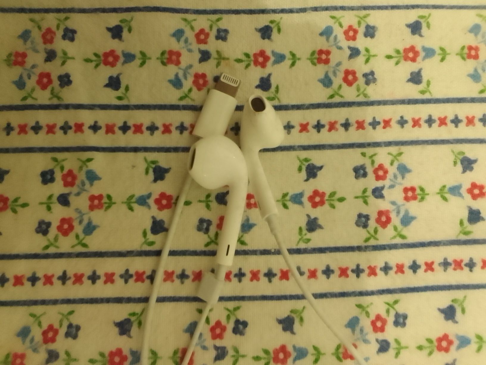 Adaptador de audio Jack 3.5 e carregador Apple com phones Apple