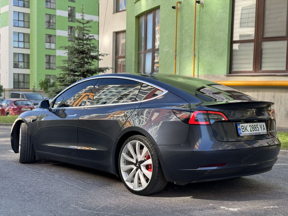 Продам Tesla Model 3 Perfomance