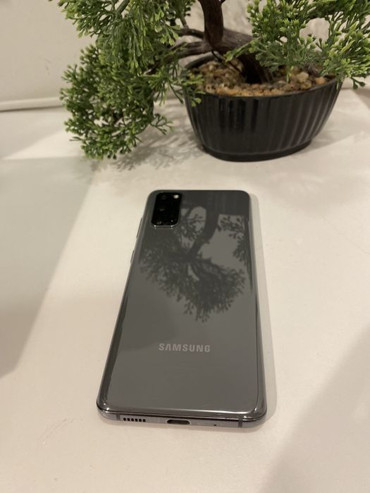 Samsung S20 stan bardzo dobry