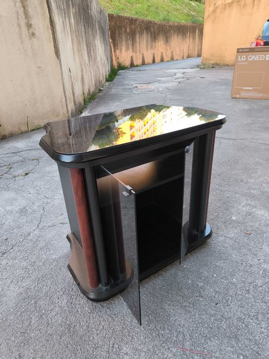 Mesa TV com tampo rotativo