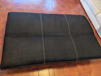 Sofá-cama prático e moderno em excelente estado