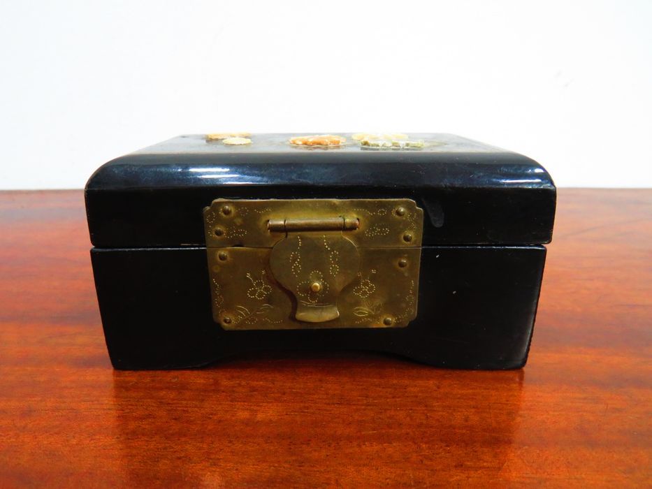 Guarda-jóias chinês.