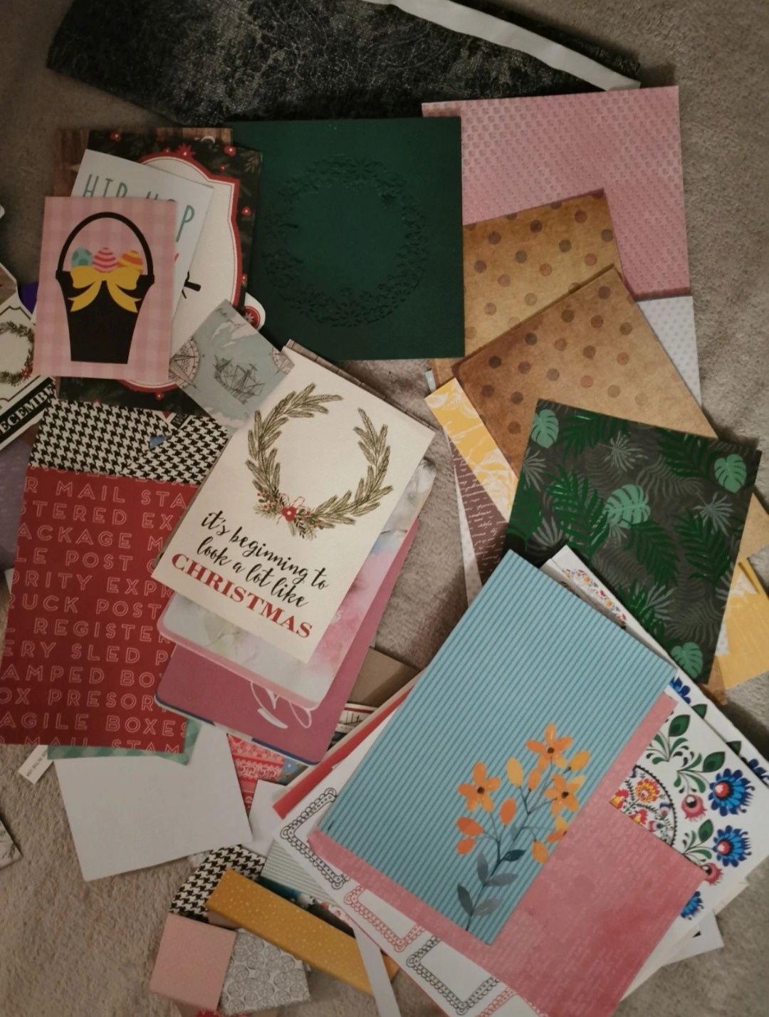 Różne papiery do scrapbookingu