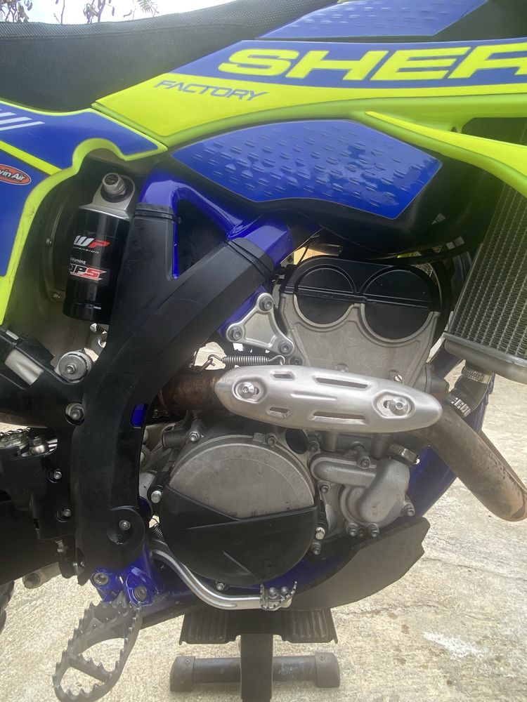 Yamaha Nmax 125 e Sherco 300 4T