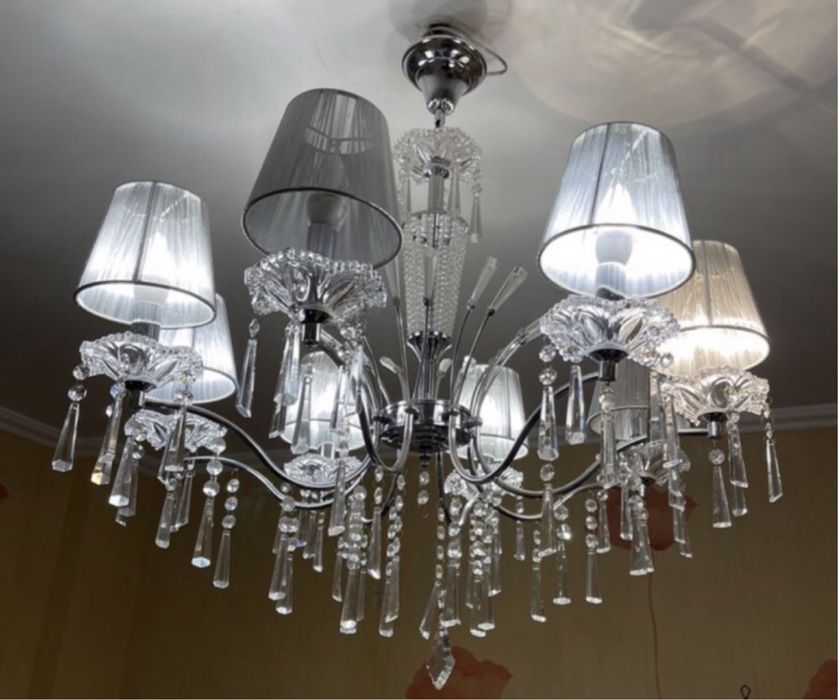 Шикарная хрустальная люстра