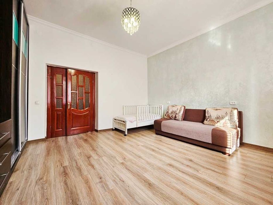 Житлова двокімнатна квартира з меблями та власним опаленням...