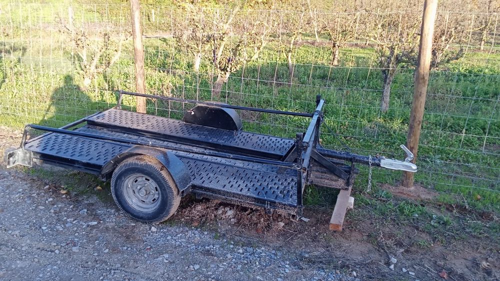 Reboque para mota quatro