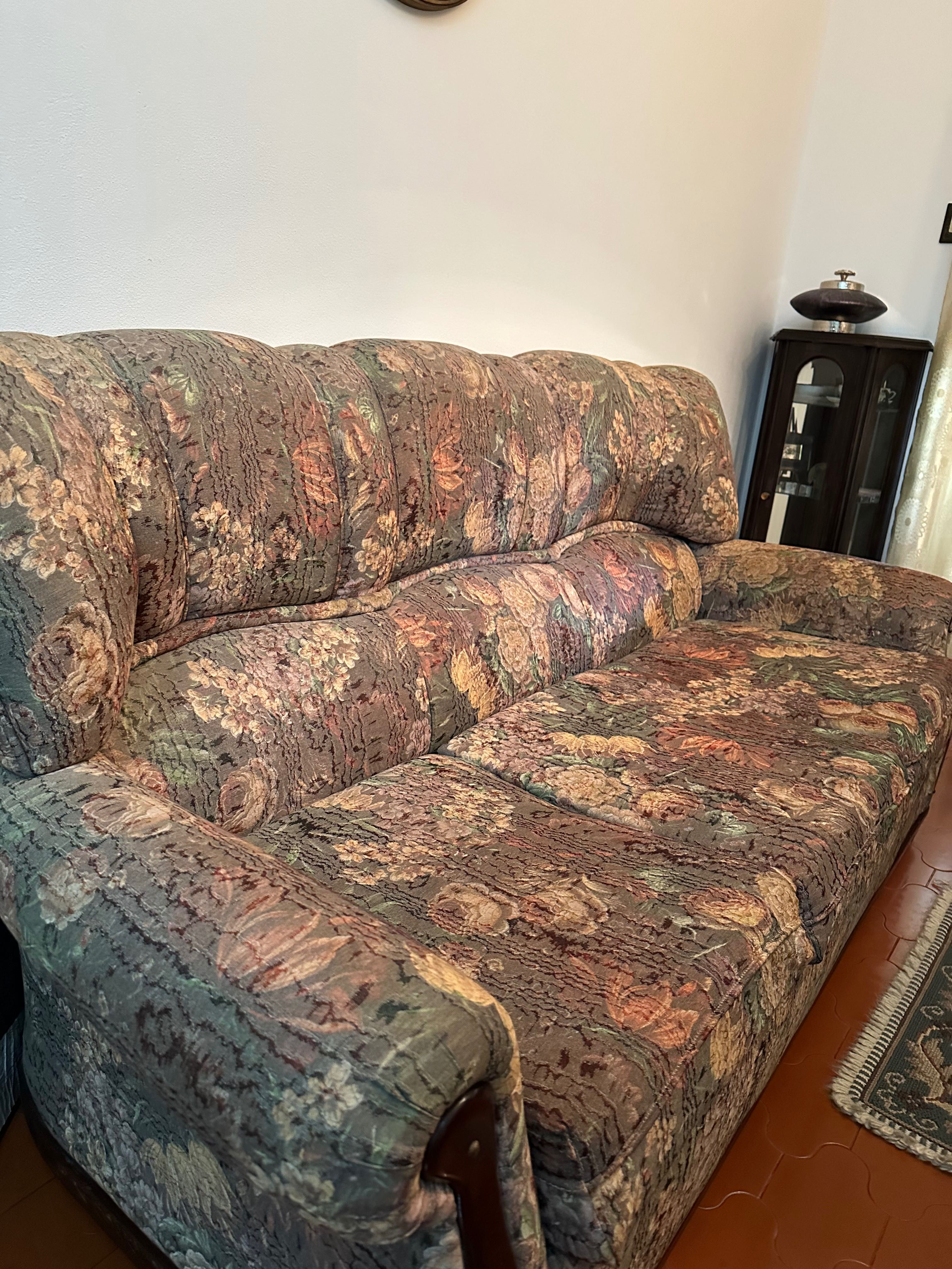 Sofás vintage. Sofá cama e duas poltronas