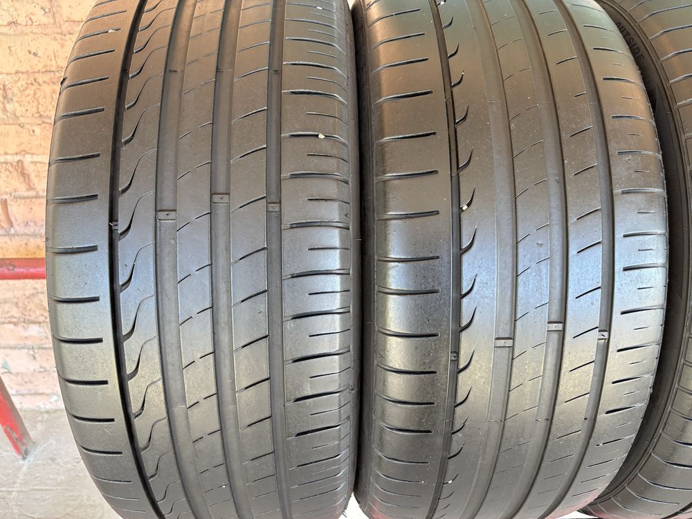 Комплект літніх шин 235/45R18