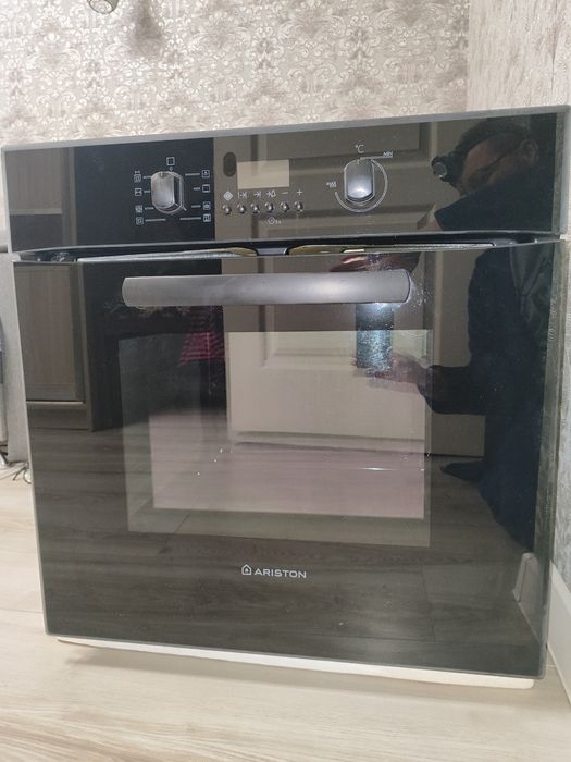 Духова шафа вбудована Ariston