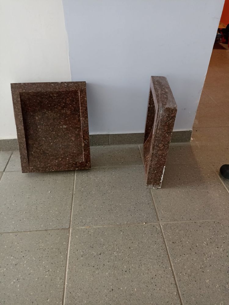 Korytko na pieniądze i dokumenty kantor