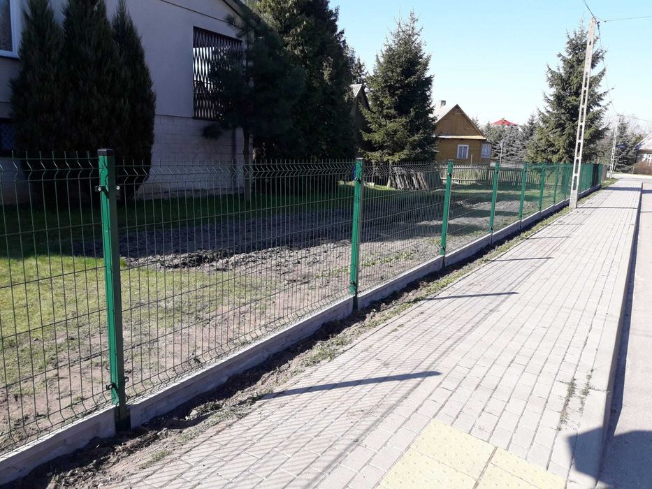 ogrodzenie wys. 150 cm z paneli ocynk. i malowanych z podmurówką