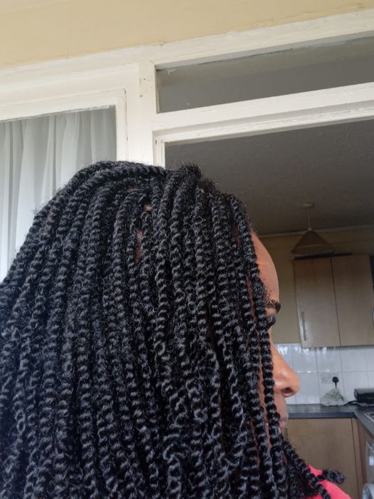 Faço todo tipo de tranças, preço acessível